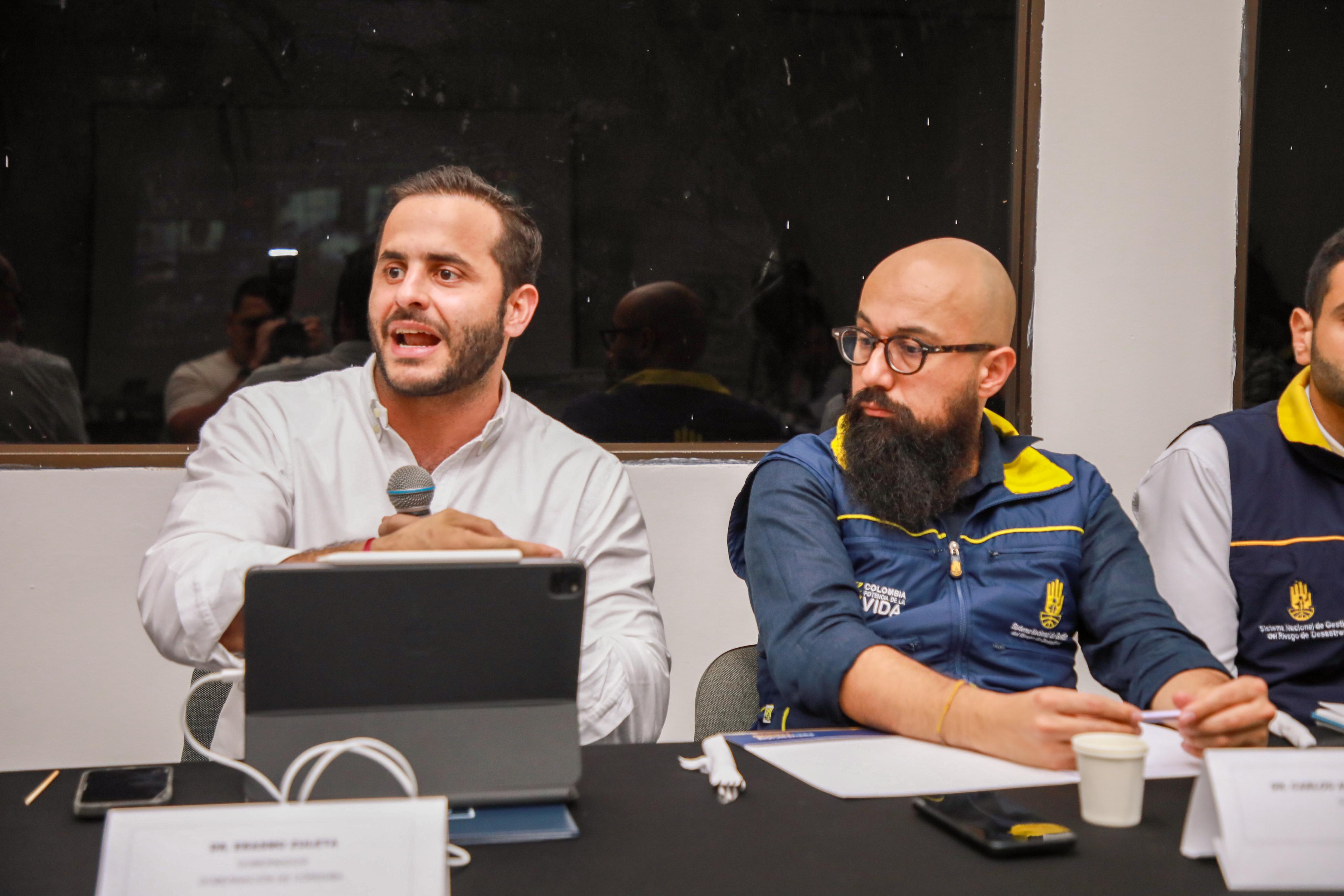 El gobernador de Córdoba le dijo al director de la UNGRD, Carlos Carrillo que frente a las obras en ‘Caregato’ requieren una respuesta concreta. Foto: prensa Gobernación de Córdoba.