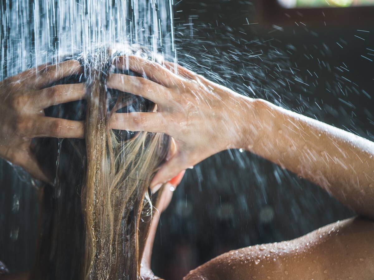 ¿Es bueno bañarse todos los días? Dermatóloga explica los riesgos de hacerlo de manera incorrecta