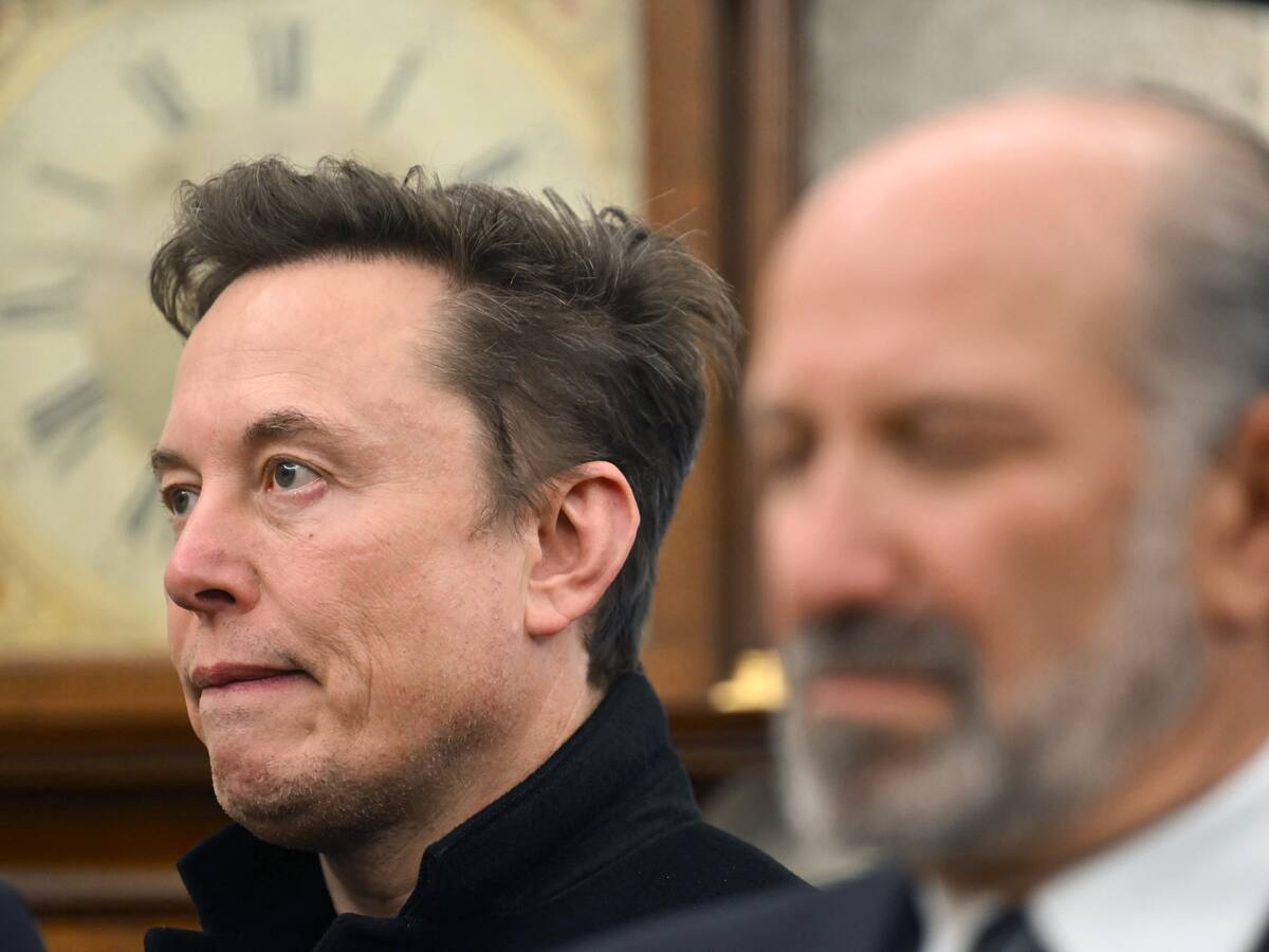 Bajo posibilidad de ser despedidos, más de un millón de funcionarios justificaron su empleo a Musk