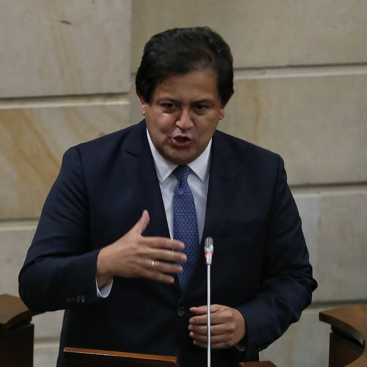 Concejo de Bogotá da luz verde a elección de excontralor Andrés Castro como personero