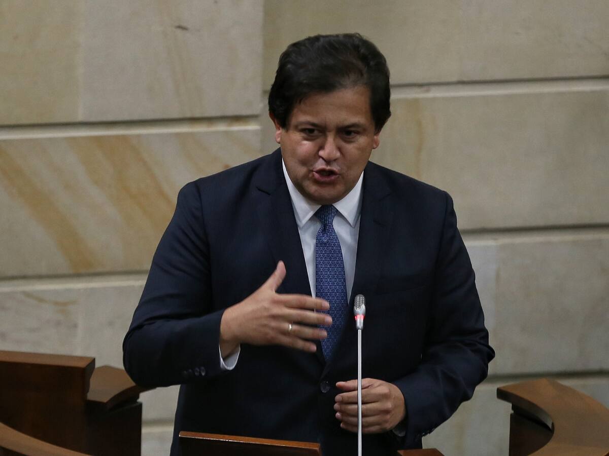 Concejo de Bogotá da luz verde a elección de excontralor Andrés Castro como personero