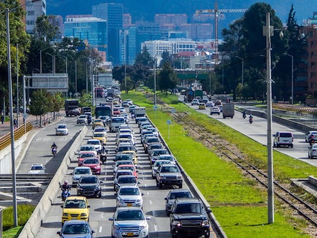 Quieren vías internacionales con impuestos de Bogotá: experto en movilidad