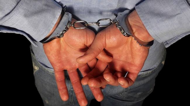 Imagen de referencia de un hombre capturado. Foto: Getty Images / majo1122331