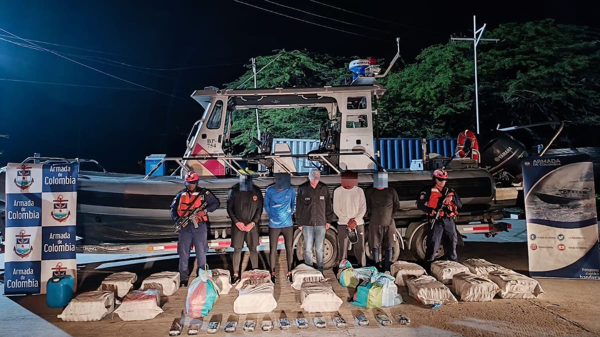 Fueron incautados 400 kilos de coca que eran transportados en una lancha en Santa Marta