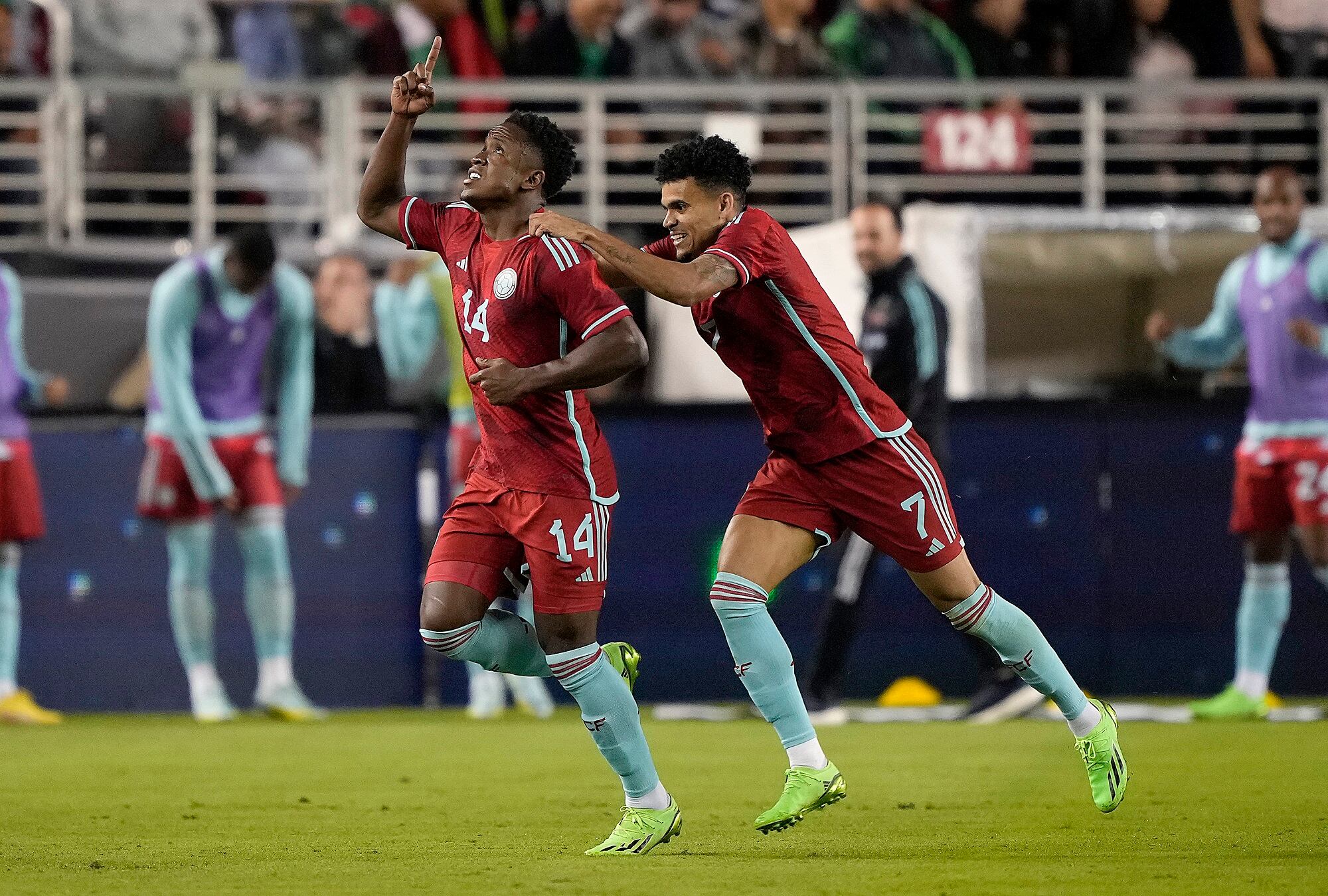 Luis Sinisterra y Luis Díaz. (Photo by Thearon W. Henderson/Getty Images)