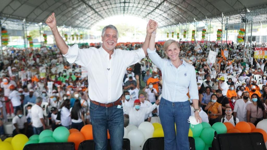 Enrique Peñalosa y Dilian Francisca Toro