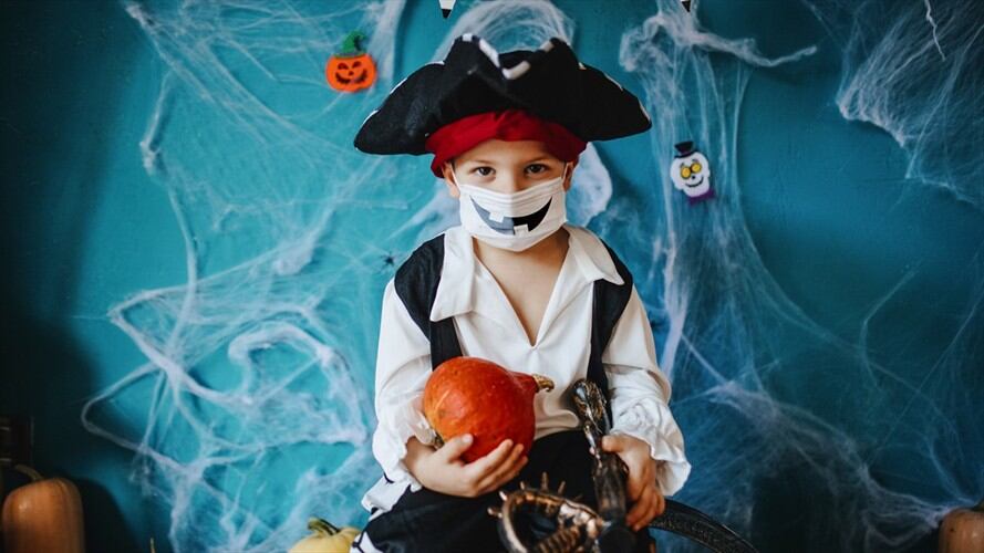 El alcalde del municipio de Soacha, Juan Carlos Saldarriaga, decretó el toque de queda para menores durante la celebración de Halloween. Foto: Getty Images / ANCHIY