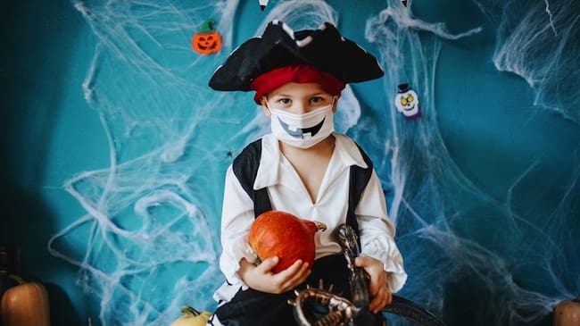 El alcalde del municipio de Soacha, Juan Carlos Saldarriaga, decretó el toque de queda para menores durante la celebración de Halloween. Foto: Getty Images / ANCHIY