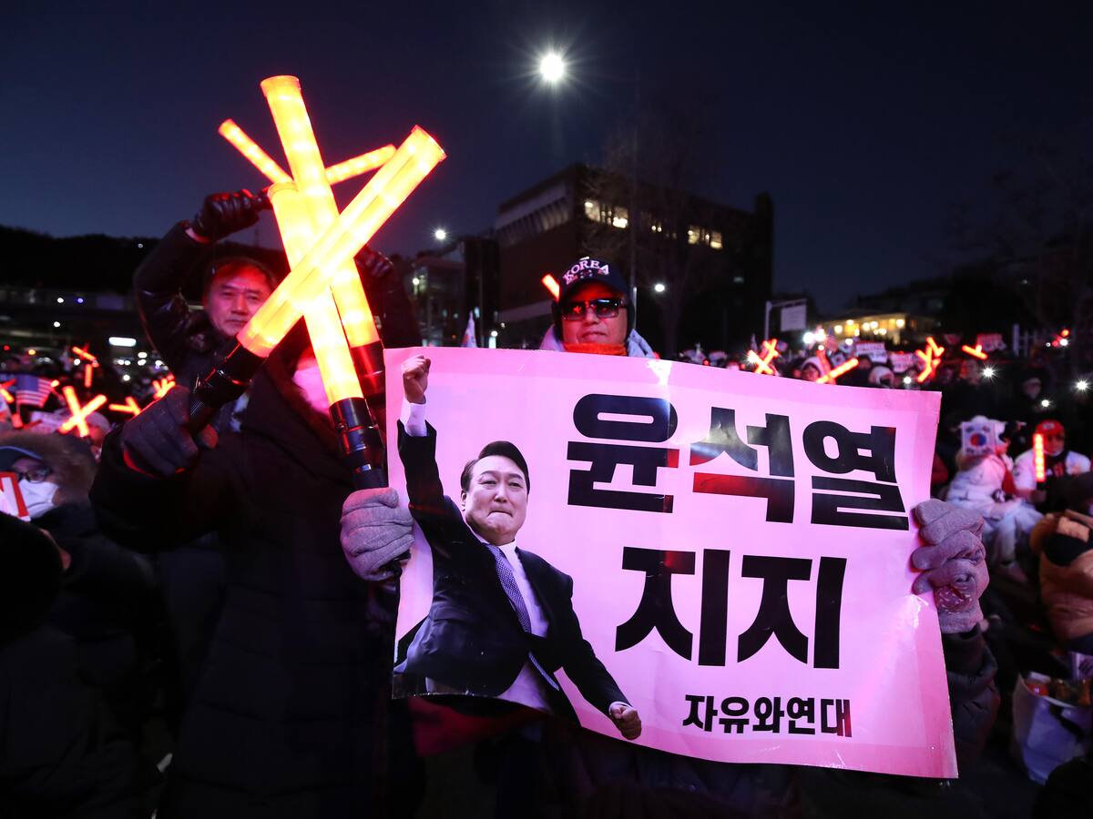 El presidente surcoreano suspendido se resiste al arresto en su “fortaleza” en Seúl