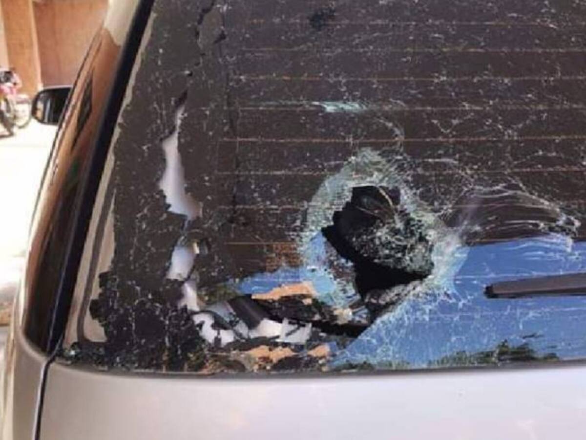 Con piedra atacan vehículo de directora de Tránsito de Bucaramanga