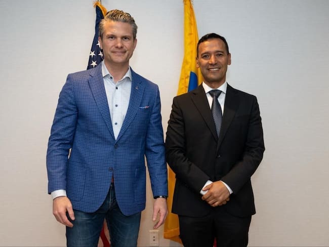 Pedro Sánchez y el secretario de Defensa de Estados Unidos, Pete Hegseth. Foto: X.