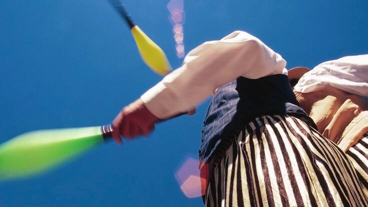 De los semáforos a brillar en el Circo del Sol: conozca al malabarista Julián Moreno