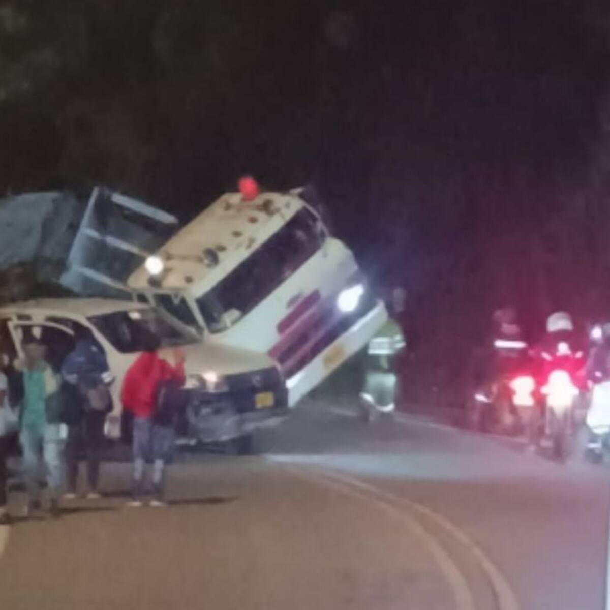 Volcamiento de camión bloquea la vía Bogotá - La Calera y afecta la movilidad en Chapinero