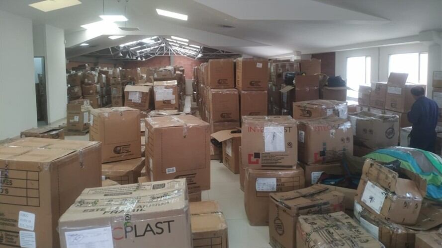 La mercancía incautada se encontraba en Bogotá y no tenía documentación que comprobará su ingreso legal a Colombia. Foto: Dian