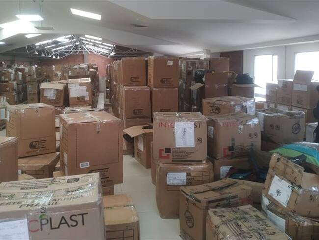La mercancía incautada se encontraba en Bogotá y no tenía documentación que comprobará su ingreso legal a Colombia. Foto: Dian