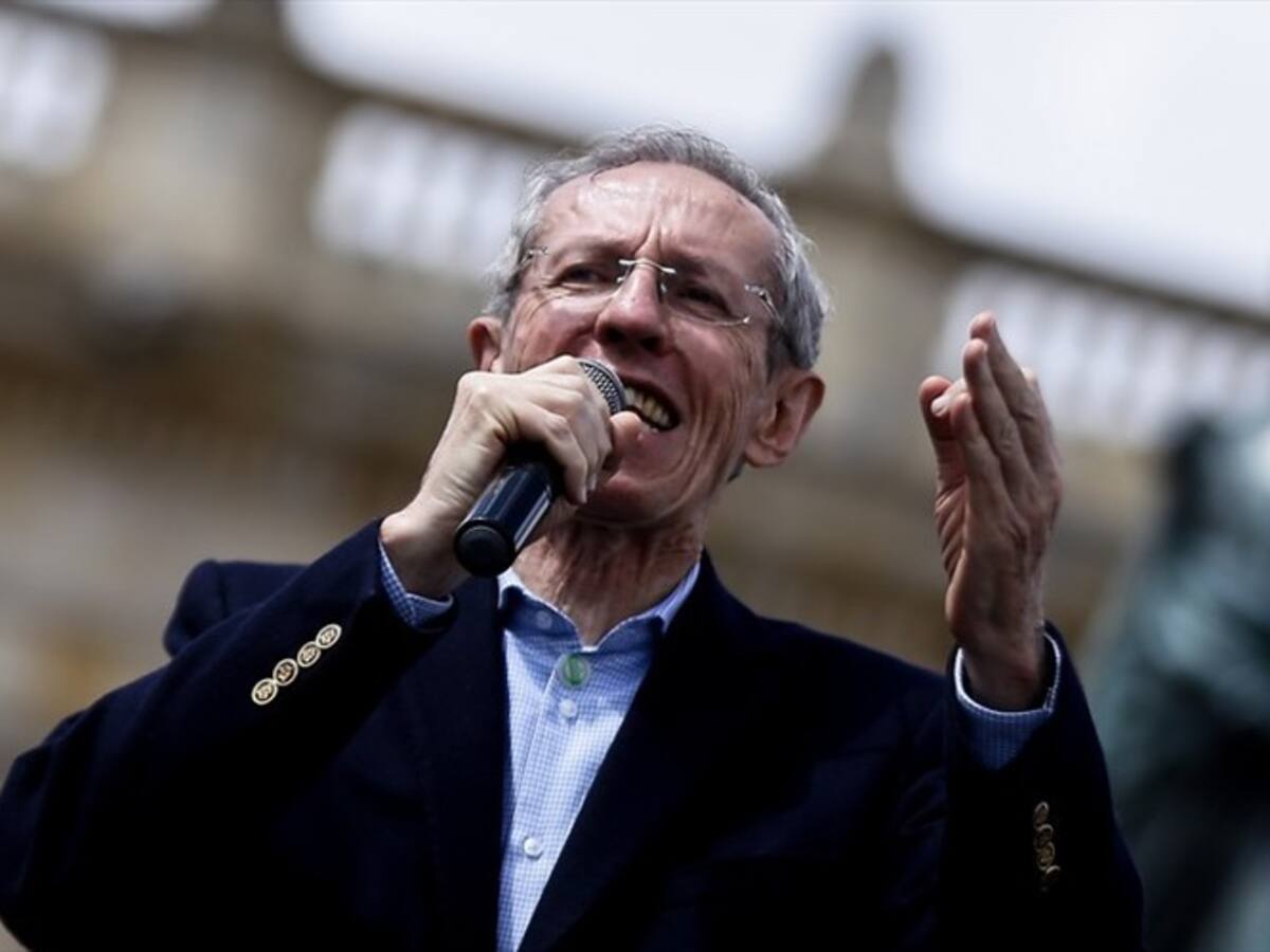 La propuesta de consulta popular es interesante, pero tiene problemas: Navarro