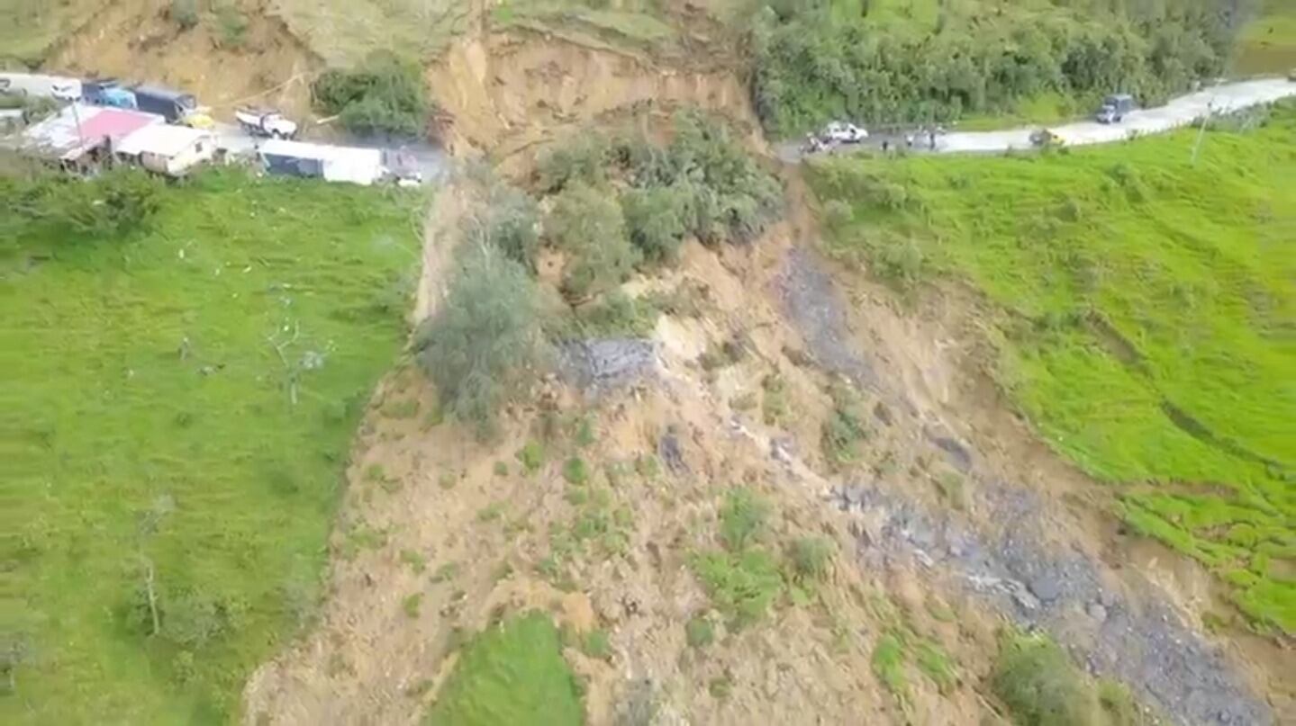 Derrumbe tiene incomunicados dos municipios en Santander. Foto: Suministrada