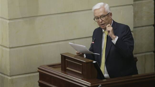 Jorge Enrique Robledo expresó que el presidente Duque le facilitó a su partido sabotear la consulta anticorrupción y que la respalda solo por ganar adeptos con los colombianos.. Foto: Redacción W Radio