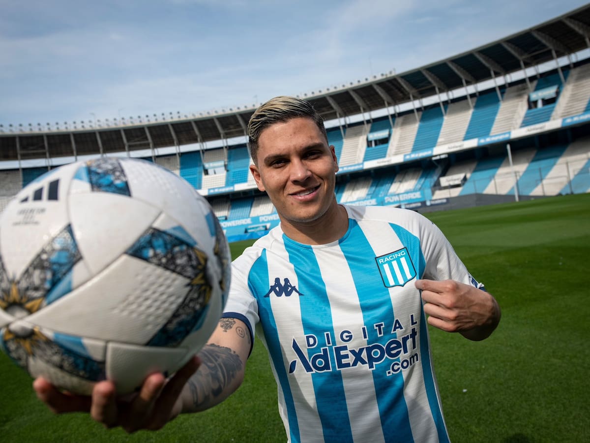 Juan Fernando Quintero fue presentado en el Racing de Avellaneda