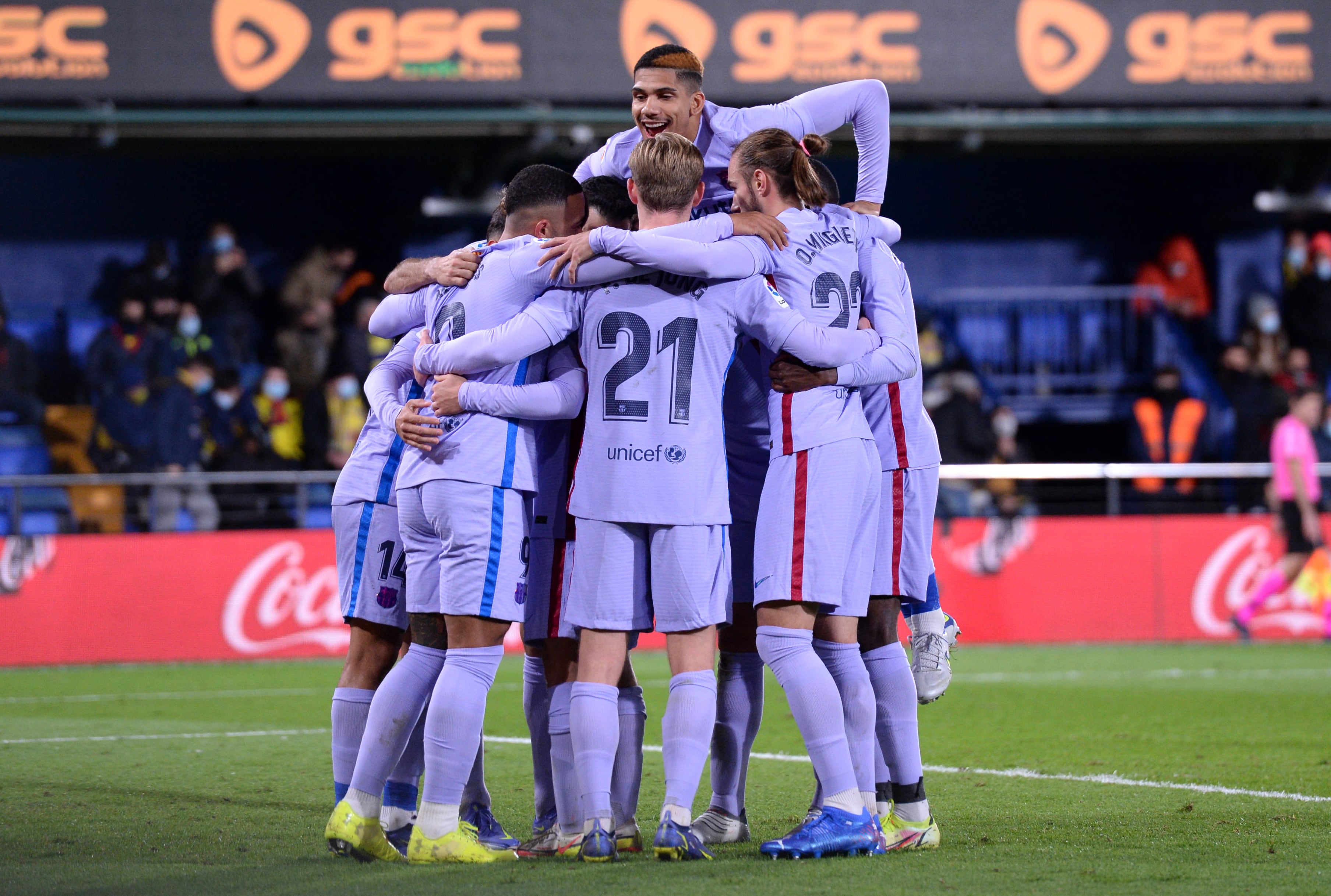 VILLARREAL, SPAIN - NOVEMBER 27: Philippe Coutinho of FC Barcelona celebrates with teammates after scoring their side's third goal during the La Liga Santander match between Villarreal CF and FC Barcelona at Estadio de la Ceramica on November 27, 2021 in Villarreal, Spain. (Photo by Aitor Alcalde/Getty Images)