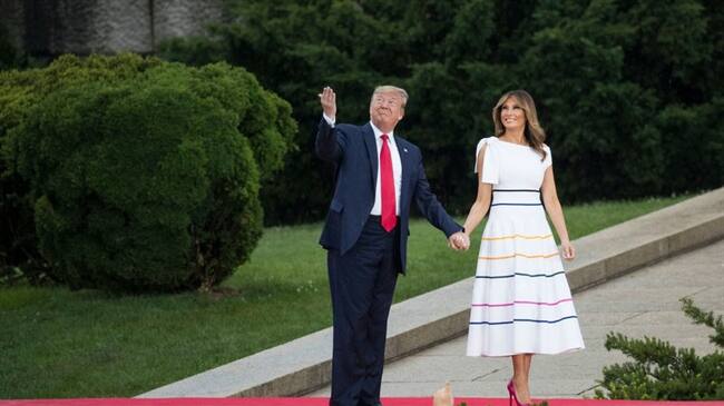 La primera dama eligió un vestido blanco que por cuenta del clima dejó al descubierto sus senos.. Foto: Getty Images