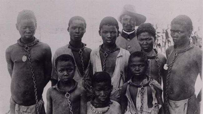 Se estima que al menos 80.000 hombres, mujeres y niños de las etnias Herero y Nama en Namibia fueron exterminados por tropas alemanas entre 1904 y 1908. Foto: ARCHIVO NACIONAL DE NAMIBIA, tomada de BBC Mundo.