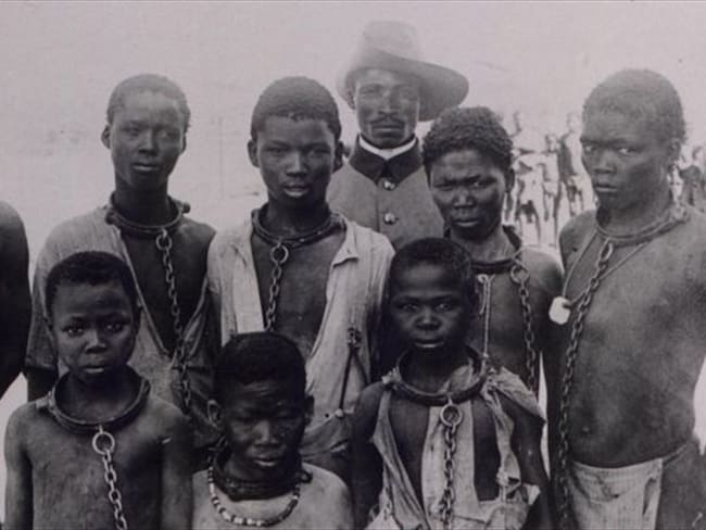 Se estima que al menos 80.000 hombres, mujeres y niños de las etnias Herero y Nama en Namibia fueron exterminados por tropas alemanas entre 1904 y 1908. Foto: ARCHIVO NACIONAL DE NAMIBIA, tomada de BBC Mundo.