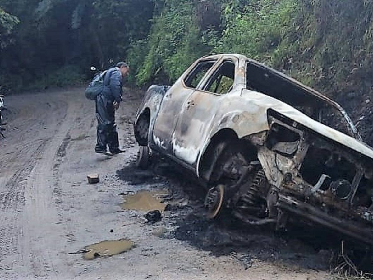 Camioneta oficial de Policía fue destruida en ataque a la fuerza pública en el Cauca