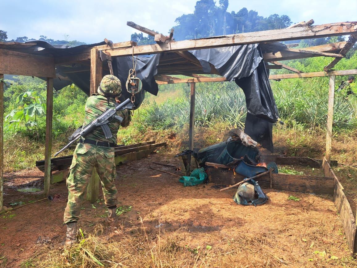 Destruyen siete laboratorios de pasta base de coca del Clan del Golfo en el sur de Córdoba. Foto: Ejército.