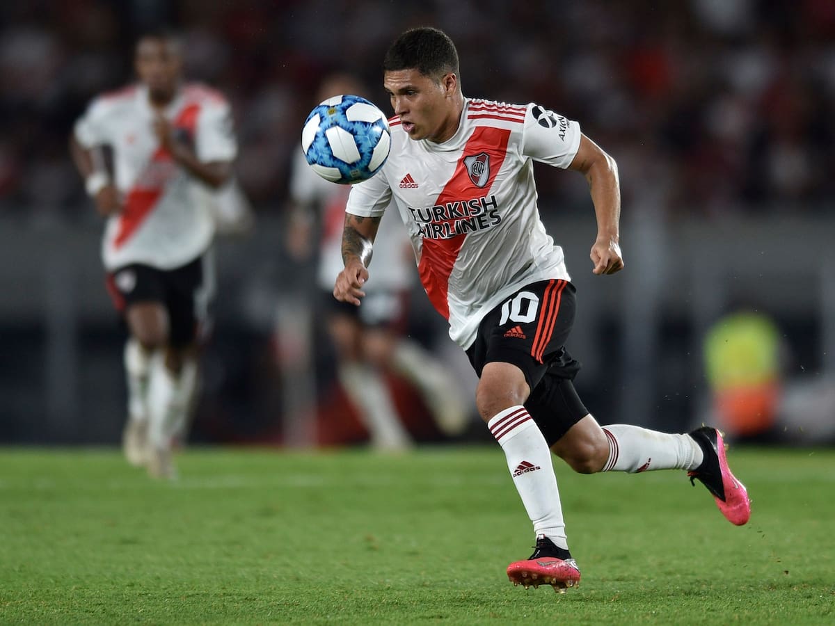 Destellos de calidad: Juan Fernando Quintero ‘enloqueció’ a hinchas de River Plate con sus pases