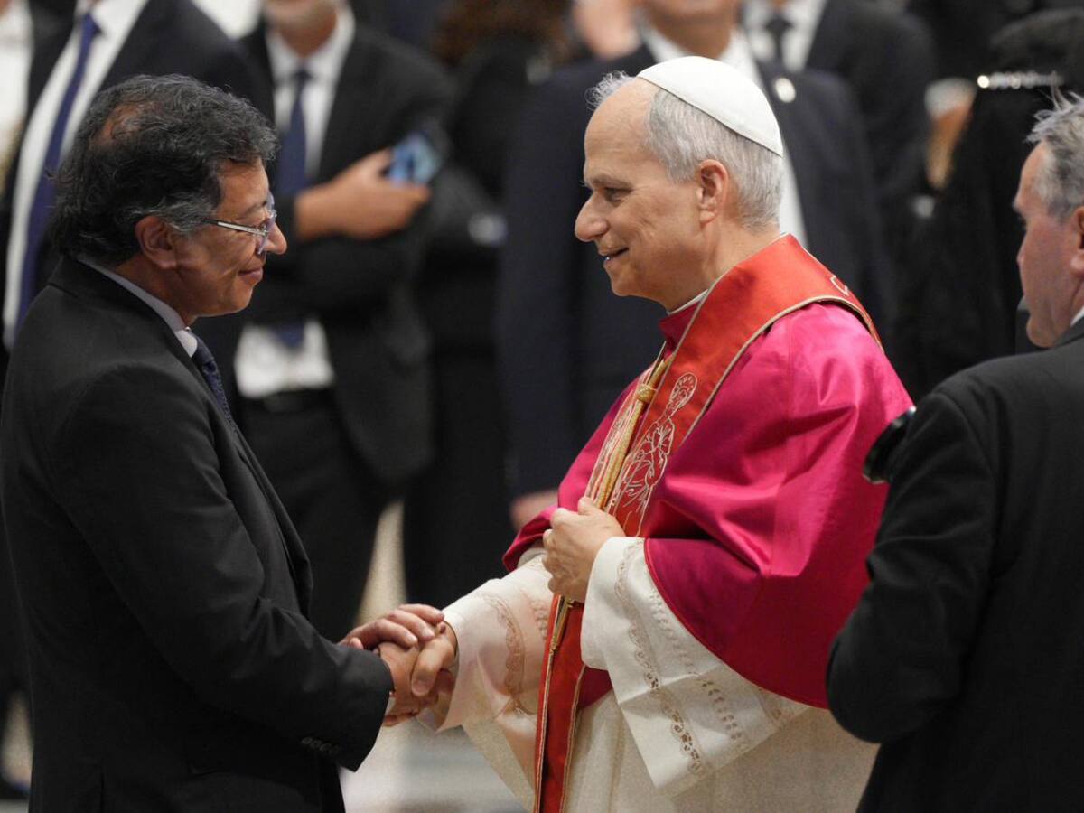 Video: así fue el primer encuentro entre el presidente Gustavo Petro y el papa León XIV