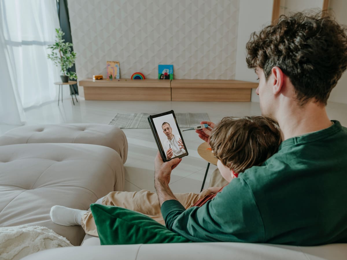 ¿Telemedicina, una forma para combatir que personas se automediquen con IA? Habló experto