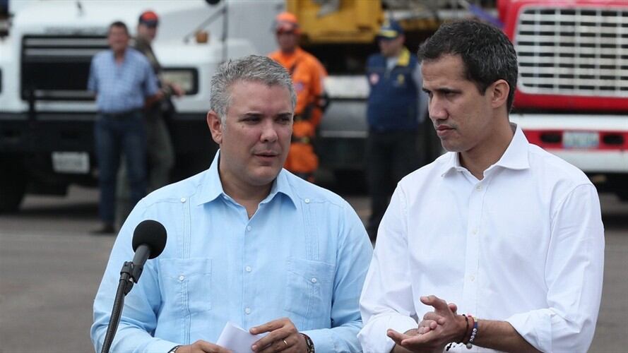 La comunidad internacional intentó hoy ingresar la ayuda humanitaria desde Colombia pero trajo varios enfrentamientos violentos con la fuerza pública . Foto: Agencia EFE