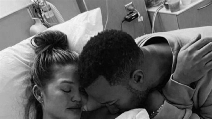 Chrissy Teigen y John Legend. Foto: Instagram @chrissyteigen.