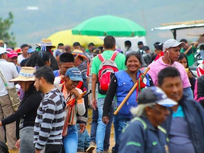 Indígenas se mantendrán a un lado de la vía esperando a Duque en Cauca. Foto: Colprensa