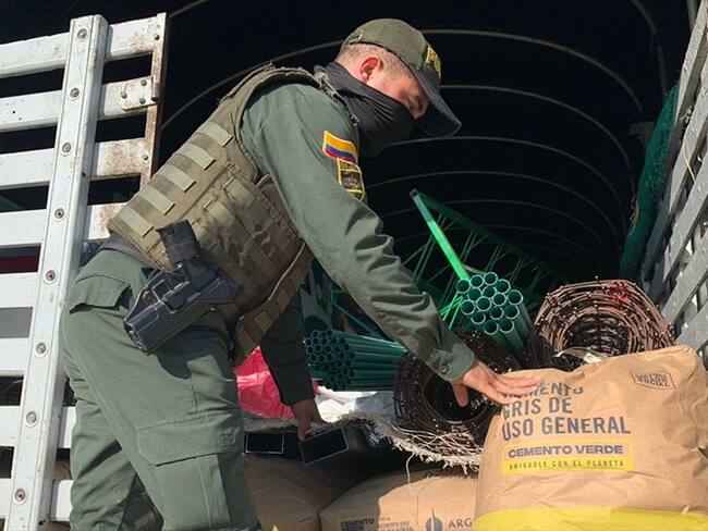 Decomisan ACPM y cemento que serían usados en actividades ilícitas en el sur de Bolívar. Foto: Cortesía Policía de Bolívar