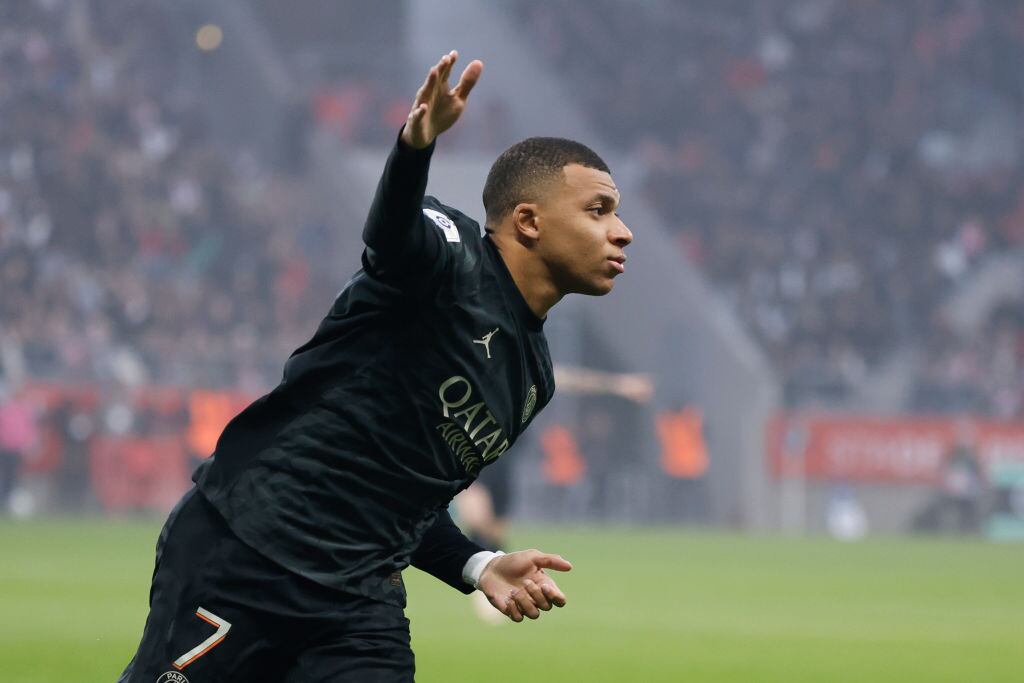 Kylian Mbappe del Paris Saint-Germain celebra su gol al Stade de Reims. Foto: Catherine Steenkeste/Getty Images.