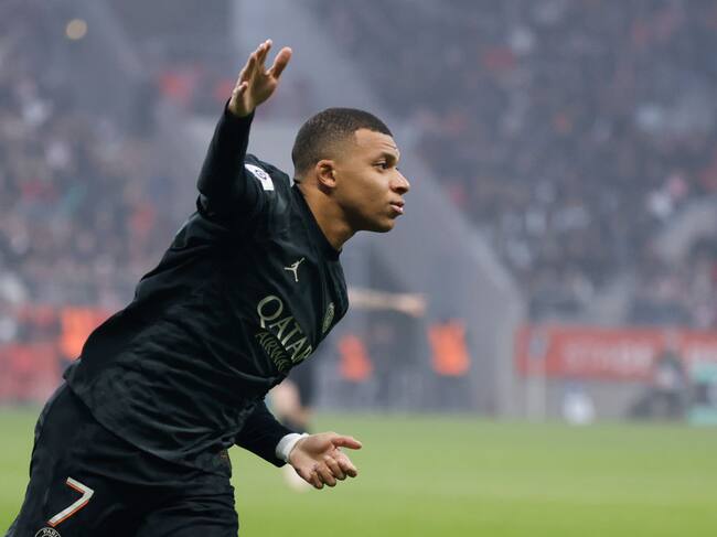 Kylian Mbappe del Paris Saint-Germain celebra su gol al Stade de Reims. Foto: Catherine Steenkeste/Getty Images.