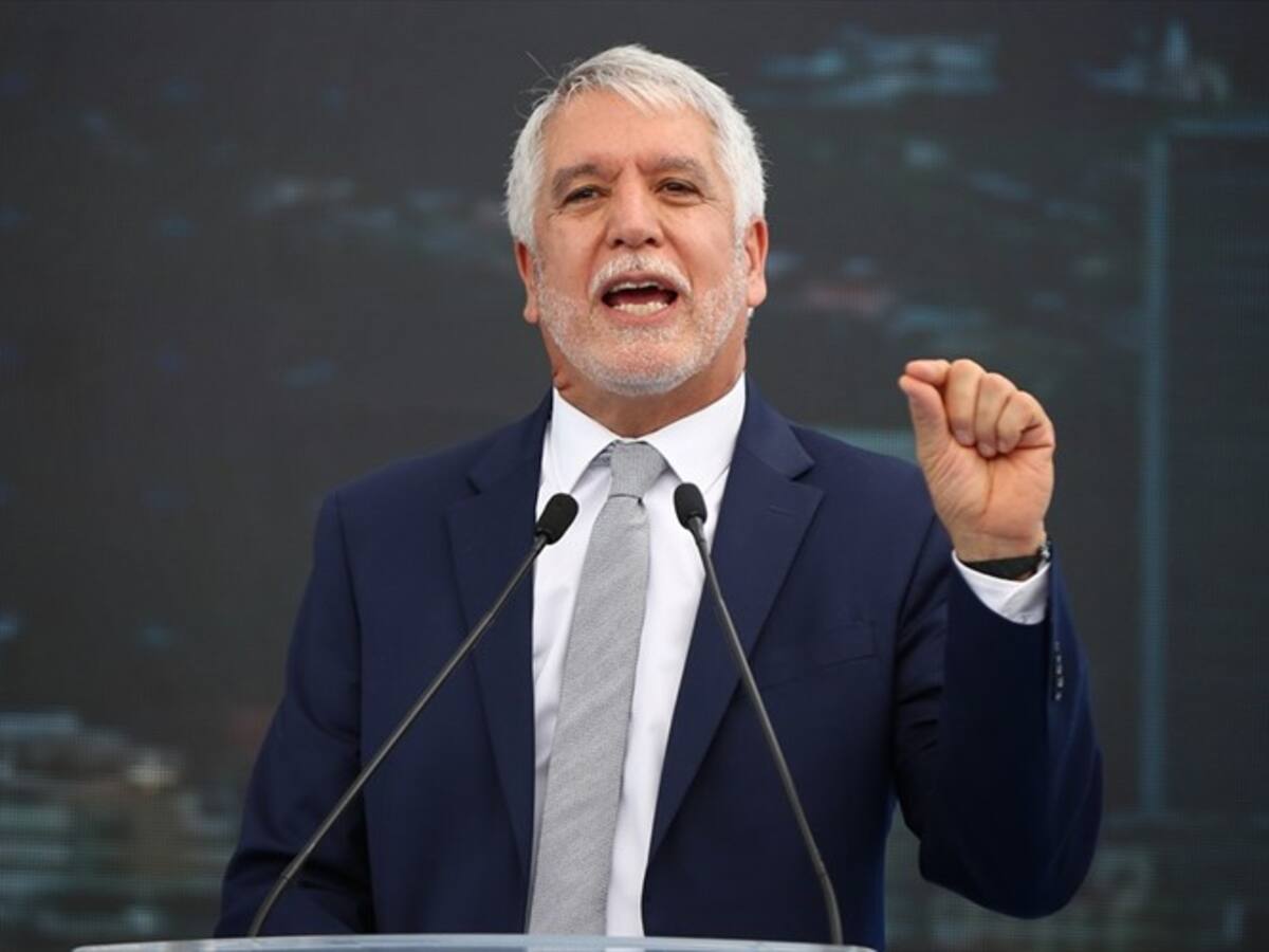 Alcalde de Bogotá hace un llamado para que los ciudadanos salgan a las urnas temprano