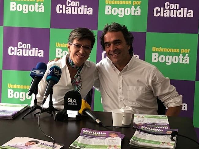 El excandidato presidencial Sergio Fajardo anunció oficialmente su apoyo a la candidatura de Claudia López a la Alcaldía de Bogotá. Foto: Lucas Pombo