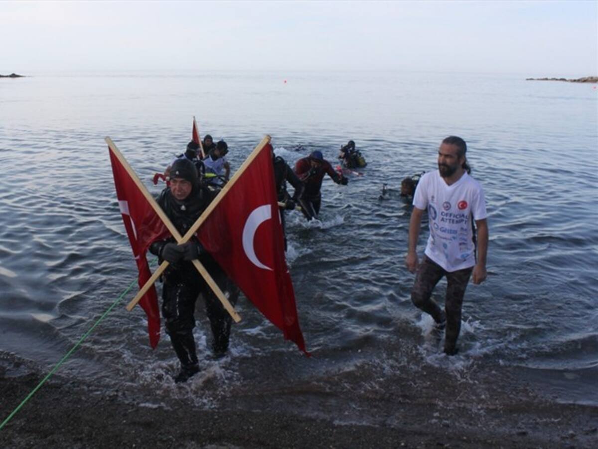Un buzo turco logró un nuevo récord mundial