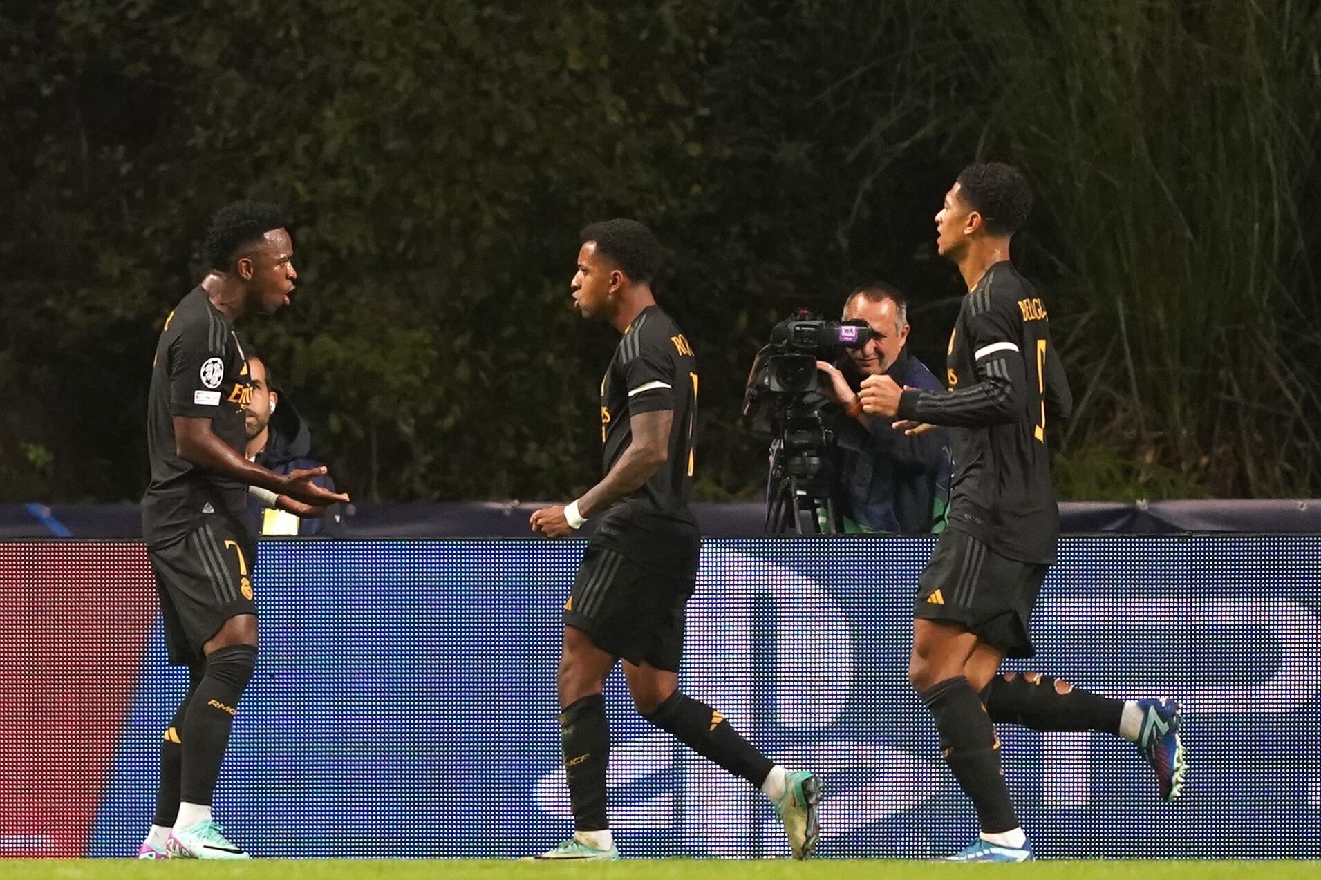 De izquierda a aderecha: Vinícius JE, Rodrygo yJ ude Bellingham. Foto: EFE.