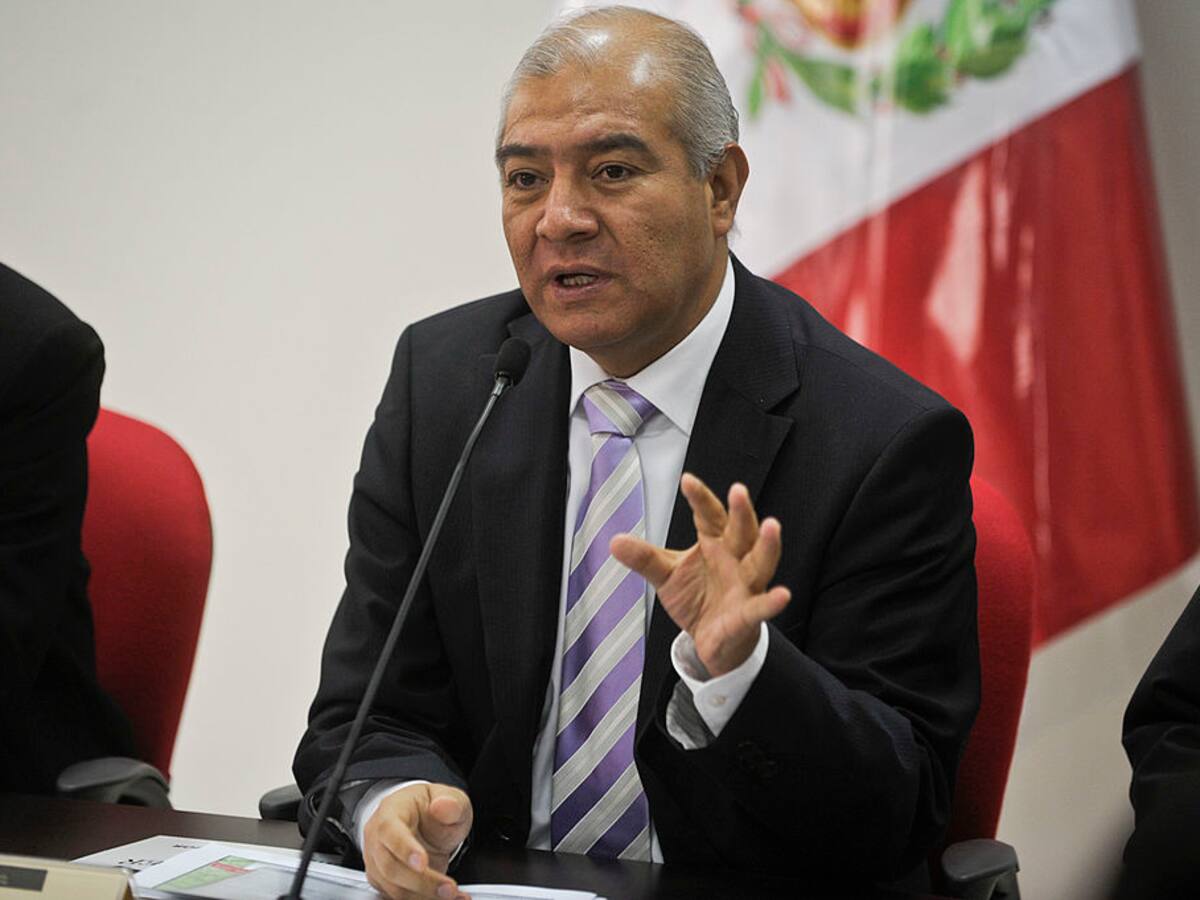 “No creo que en Perú sea factible un golpe de estado”: exministro Peruano