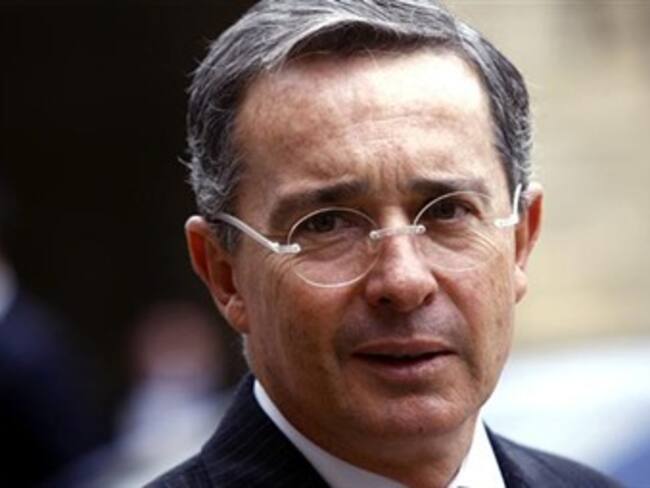 Presidente Uribe viaja a México para presentar candidatura de Bogotá a Panamericanos 2015