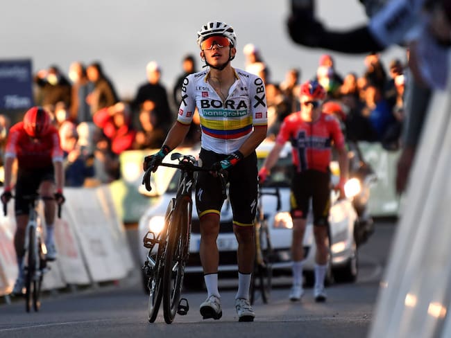 Sergio Higuita luego de la caída en la Vuelta Algarve / Getty Images