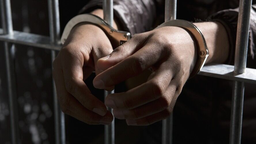 Las capturas se realizaron en Envigado (Antioquia) y durante el operativo se incautaron una pistola 9 mm con tres proveedores y 80 proyectiles para la misma.. Foto: Getty Images