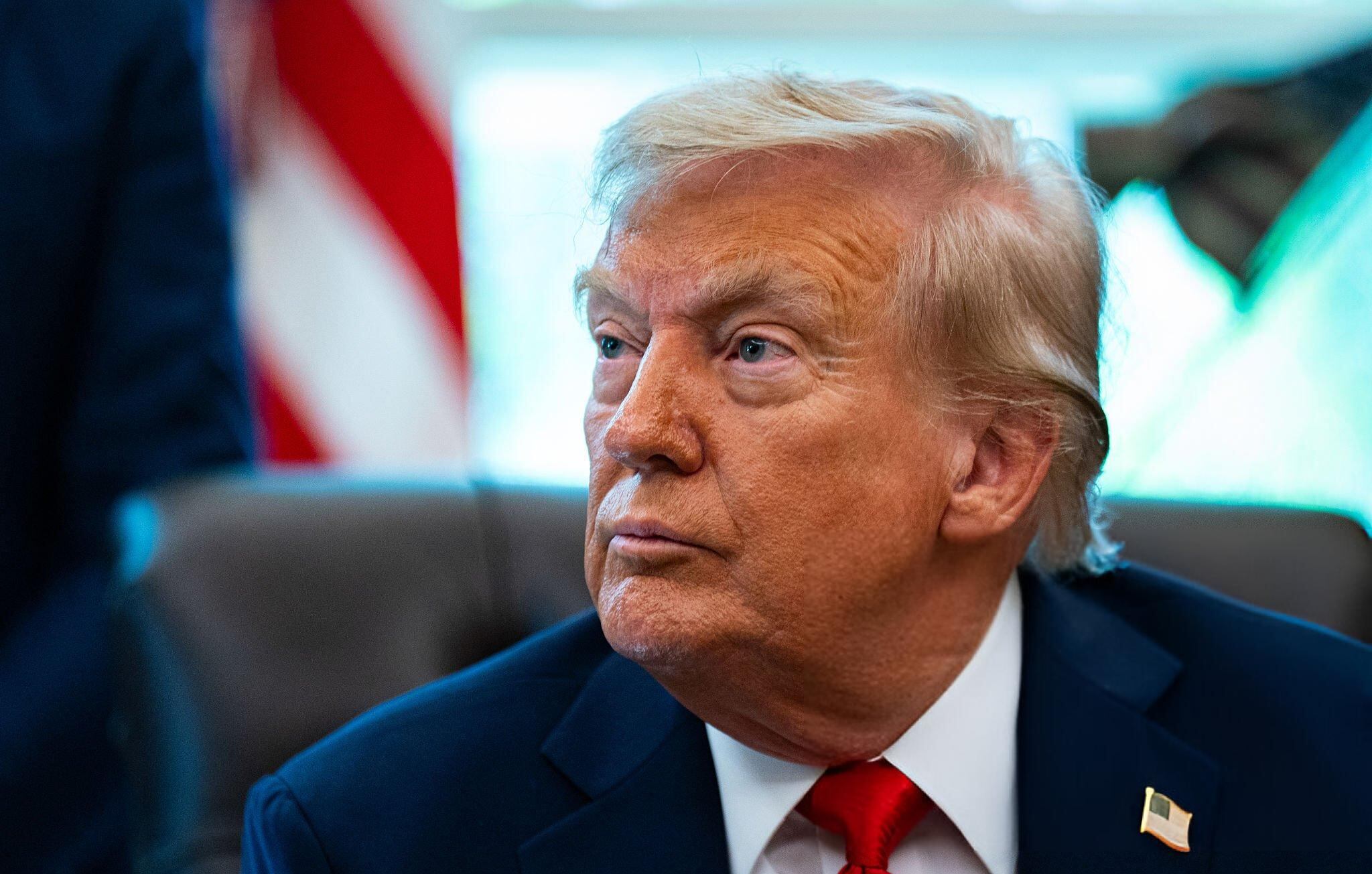 Donald Trump habla con la prensa en la Casa Blanca el lunes 25 de agosto de 2025. FOTO: Al Drago/Bloomberg via Getty Images