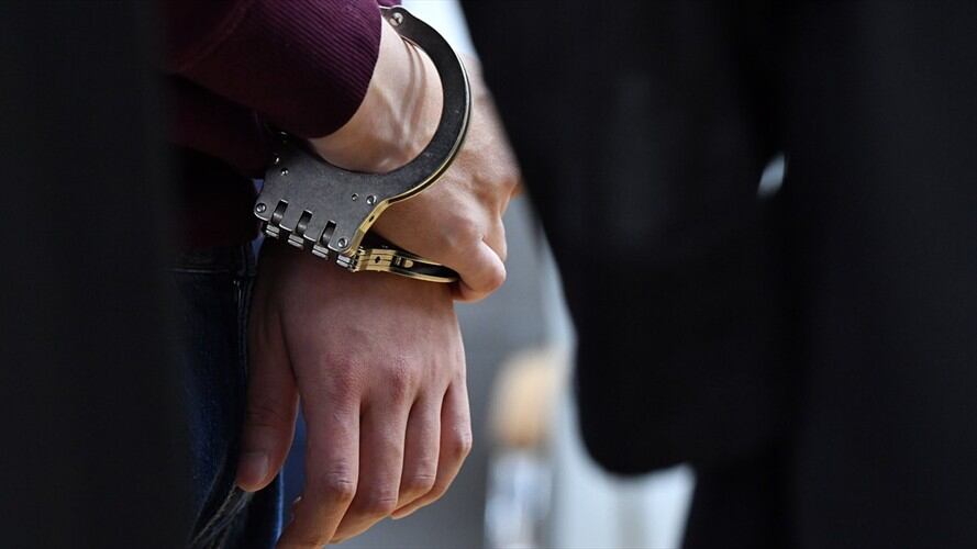 La red de lavado de activos y narcotráfico defraudó millones de dólares a través de giros pequeños de divisas, correos humanos y maletas doble fondo. Foto: Getty Images