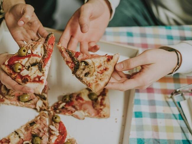 Por cada venta que se haga, pizzería envía una orden a hospital cercano
