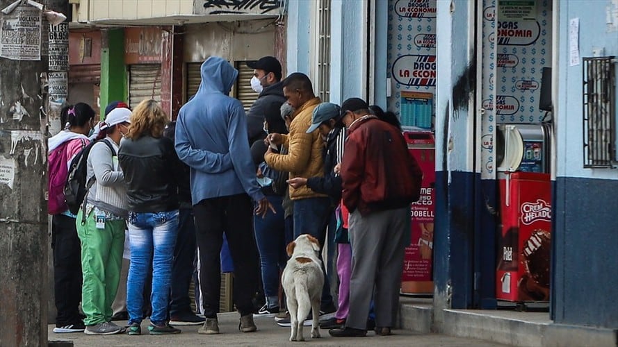 Miles de personas han sido multadas por violar el decreto 457 con el que el Gobierno nacional declaró el aislamiento obligatorio en todo el país por el coronavirus. Foto: Colprensa